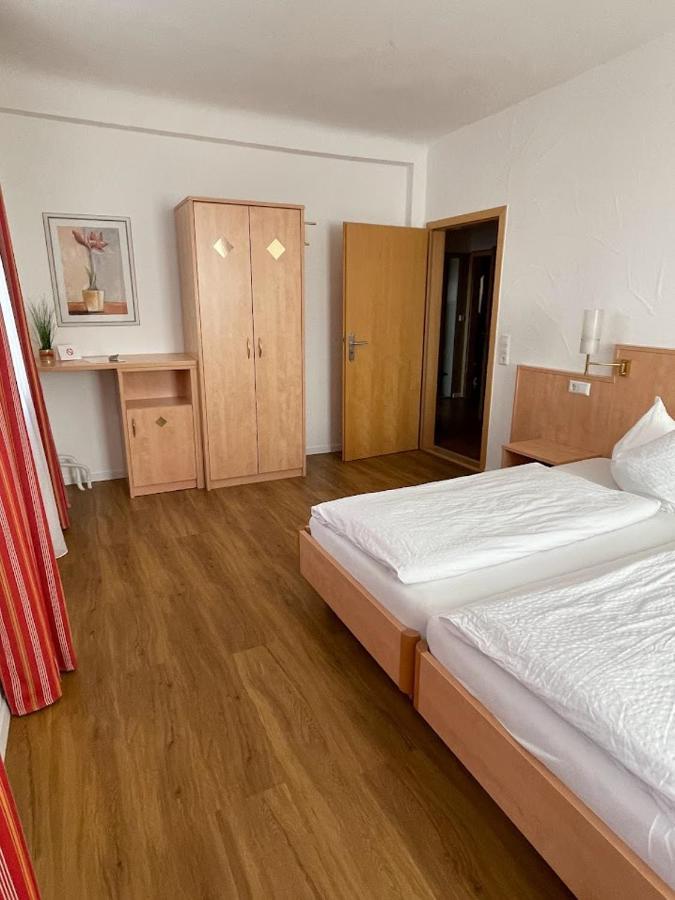 Отель Zum Schwanen Garni Buggingen Экстерьер фото